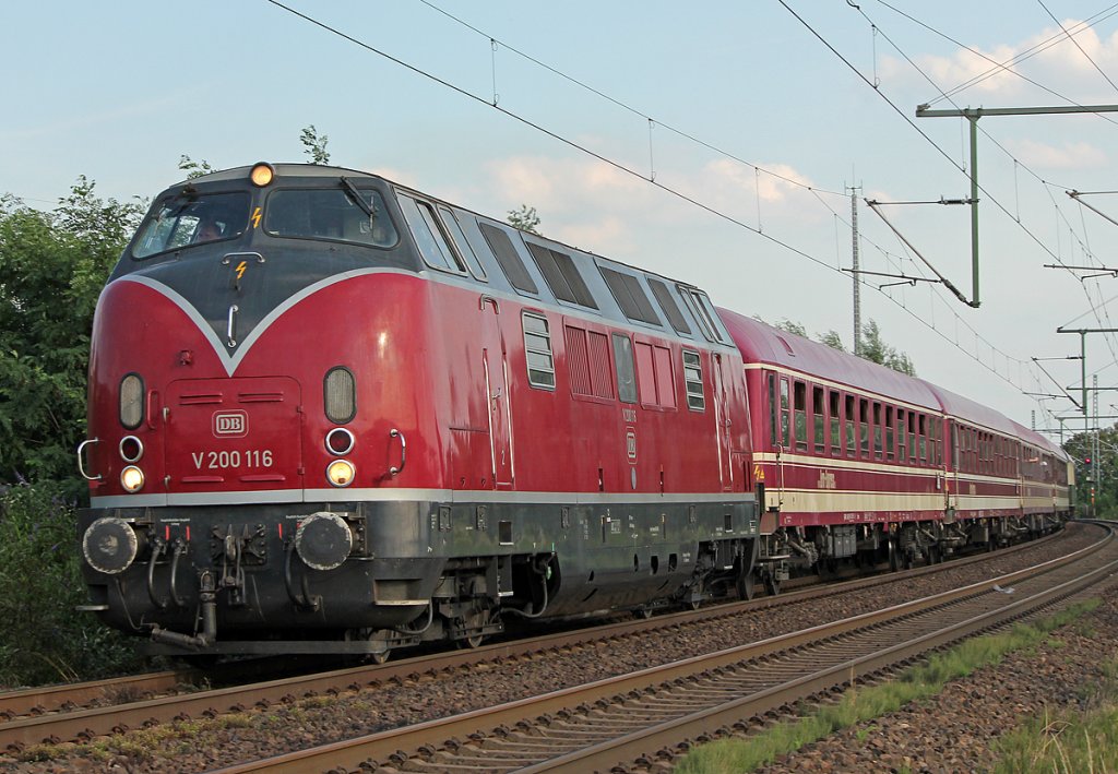 V200 116 mit Sonderzug und Fotowolke in Porz Wahn am 15.07.2011