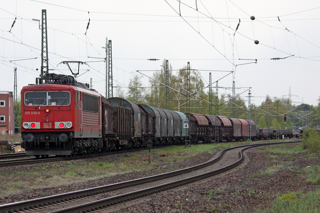 Was ein A....l...  nicht nur das Schlusslicht und dann noch den Mittelfinger ( 155 030-0 in Opladen am 21,04,10 um 15:38 Uhr)