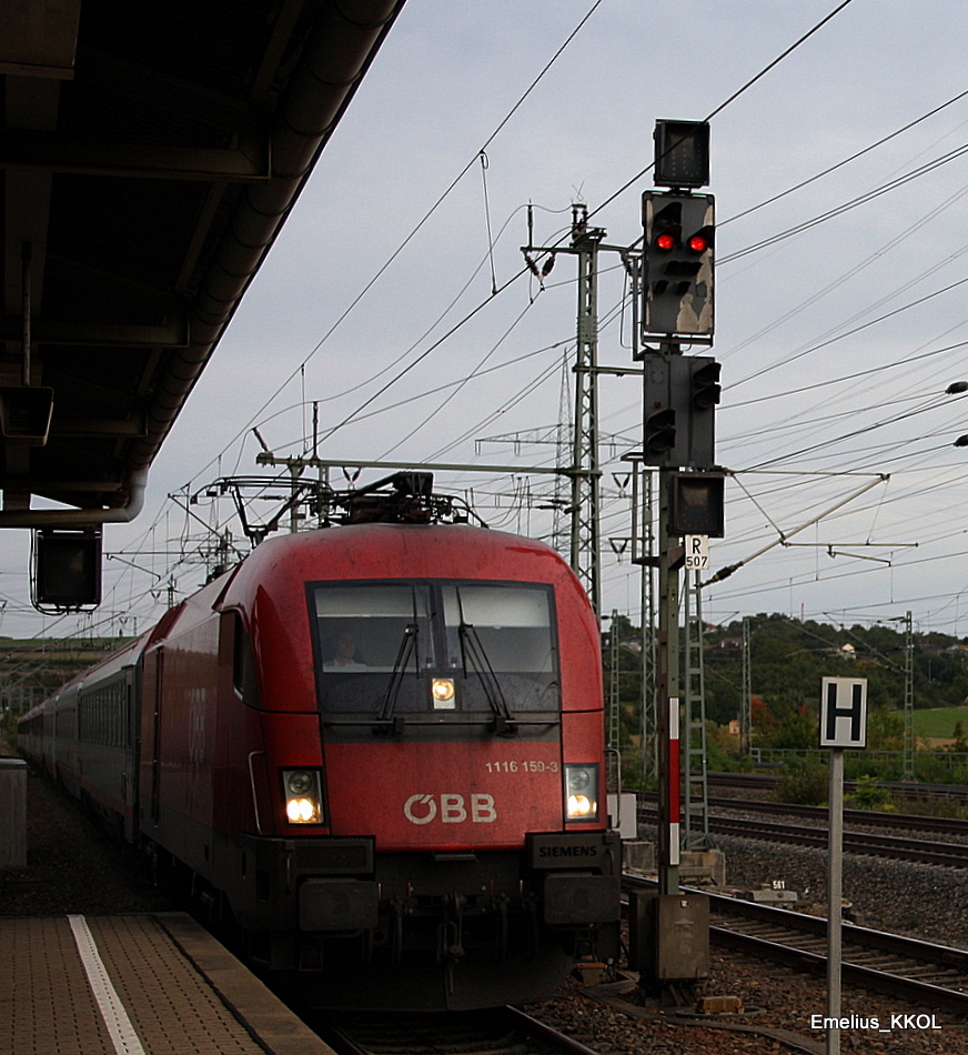 Wegen mangelder Wendem�glichkeit in Stuttgart ??? h�lt der EC nach Frankfurt Hbf aus�er planm��ig in Vaihingen Enz und hatte am 16.06.2010 die 1116 150-3 gerade Einfahrt in Vaihingen Enz mit etwa 90 - 100 Km/h.