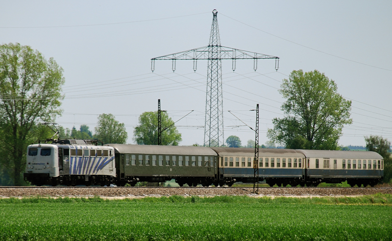 Zebra 139 260-4, aufgenommen mit historischen Waggon's am Haken, am 24.05.10, kurz vor Mindelaltheim.