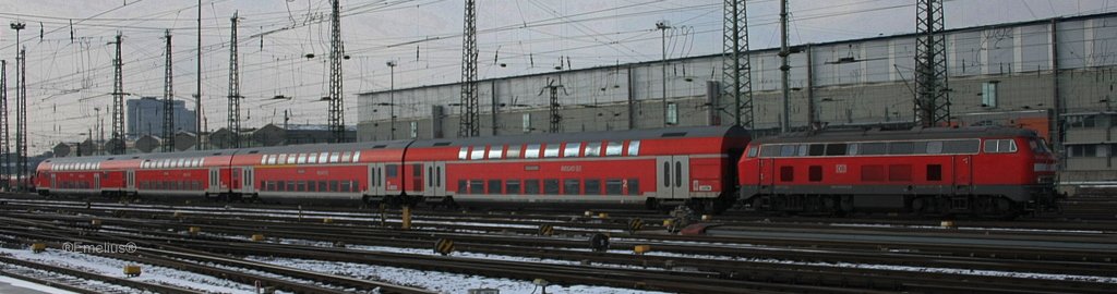 Zu erst mal die Stockheimer Garnitur mit der sch�nen Zwo-Achtzehner. Ich hoffe euch gef�llt so eine Panorama Aufnahme. Hier in Frankfurt
n
Patrick e.