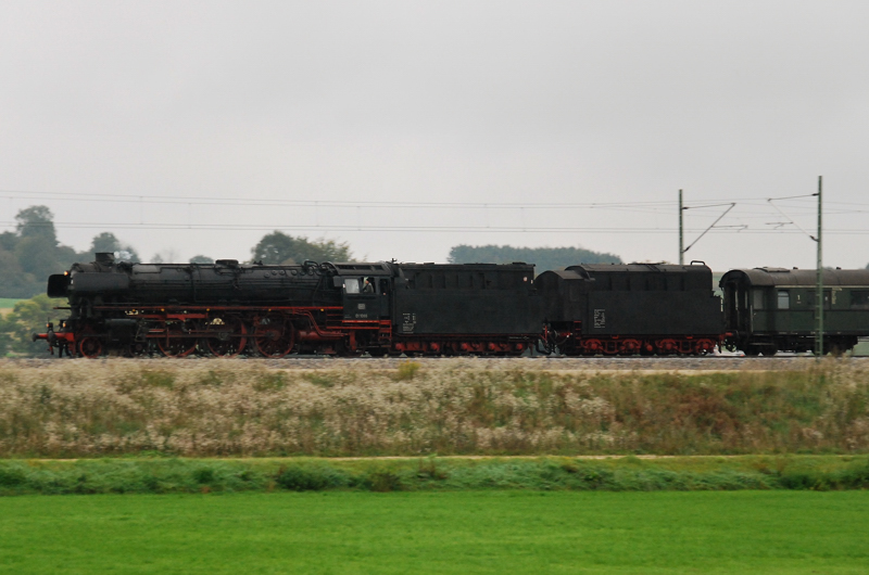 01 1066, mit beiden Tendern, aufgenommen am 06.10.13, kurz vor Burgau.