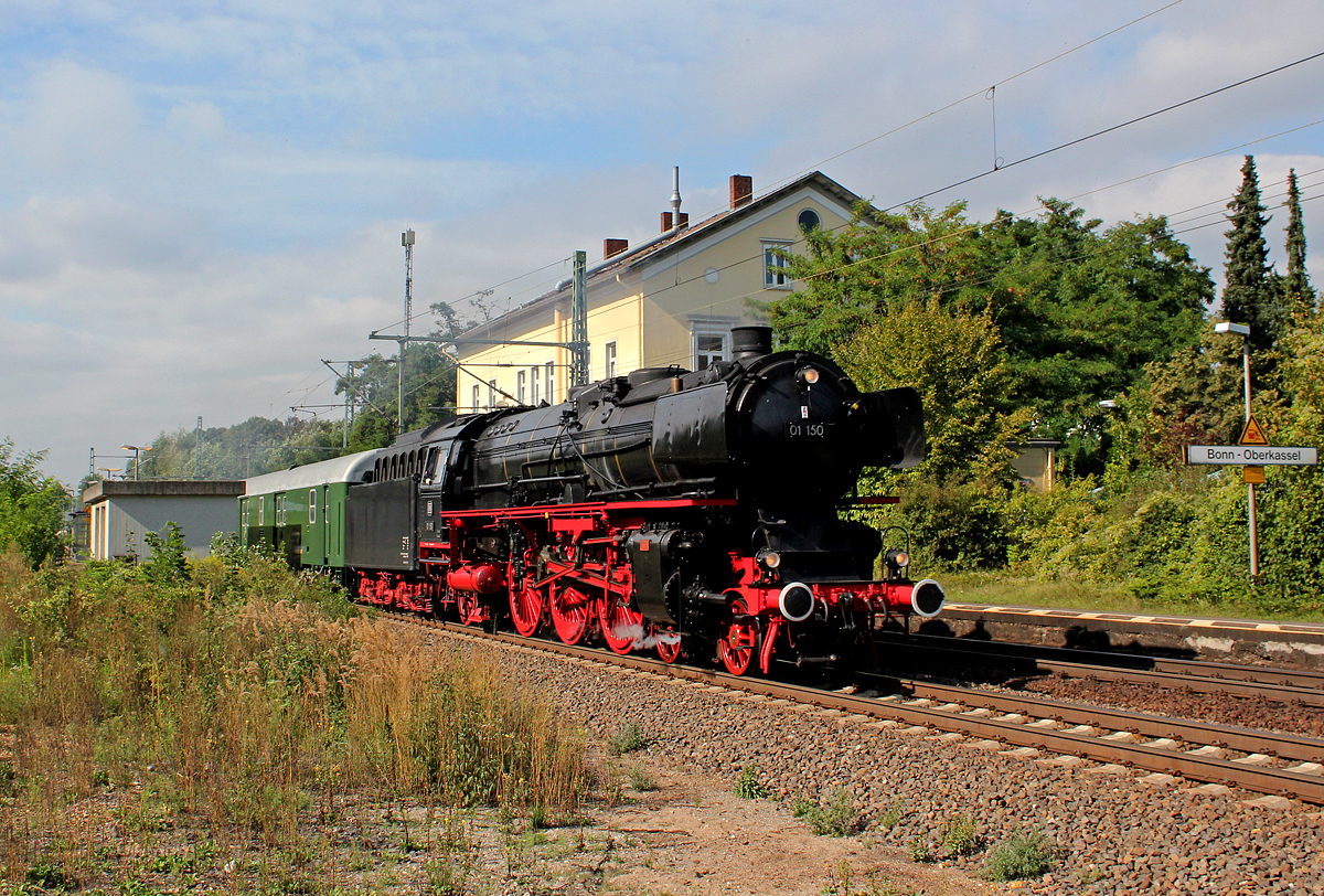 01 150 mit dem DbZ (Osnabr�ck - Koblenz L�tzel) am 02.09.2013 in Bonn Oberkassel 
