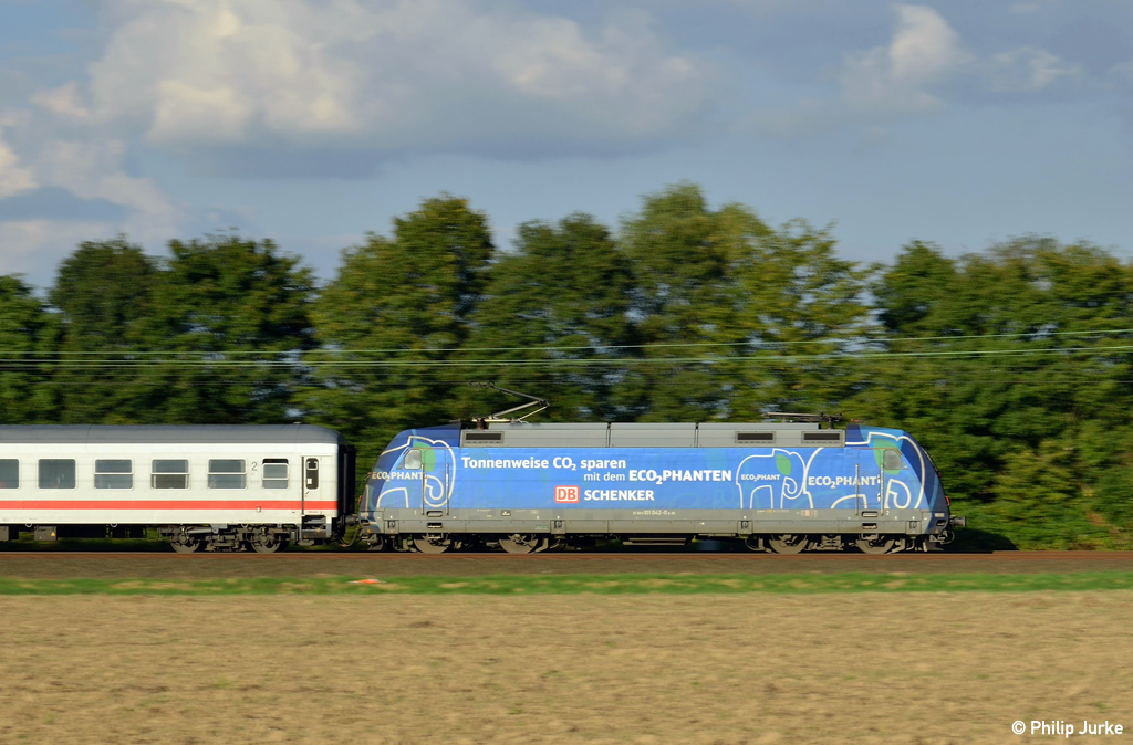 101 042-0 mit dem IC 130 (Norddeich-Mole - Koblenz Hbf) am 11.09.2014 bei Langenfeld(Rheinl.).
