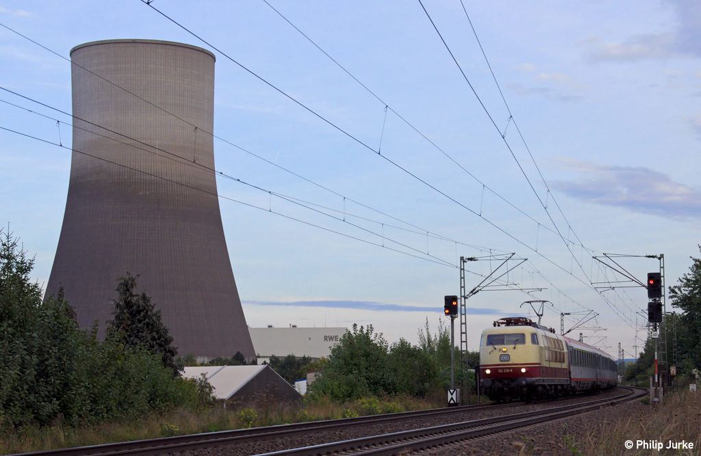 103 235-8 mit dem IC 118 von Salzburg nach M�nster(Westf) am 03.10.2013 bei Wei�enthurm.