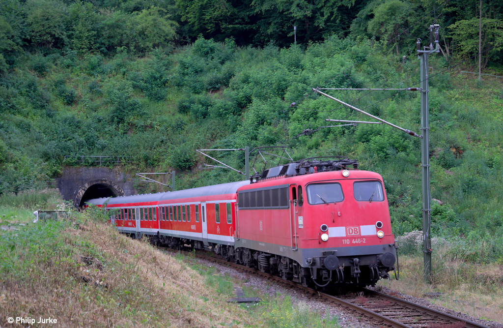 110 446-2 mit dem RE 19557  Enzt�ler Radexpress  von Bad Wildbad nach Stuttgart am 28.07.2013 bei Neuenb�rg(Enz).
