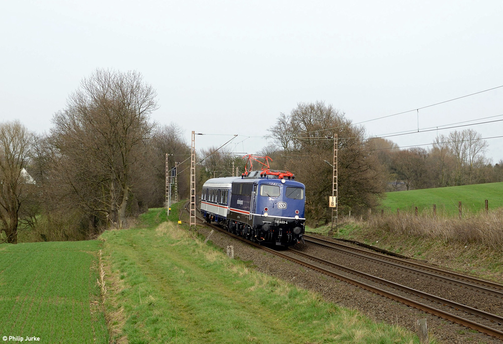 110 469-4 als DLr 469 (Delitzsch - Köln Bbf) am 02.04.2016 bei Haan-Ellscheid.

