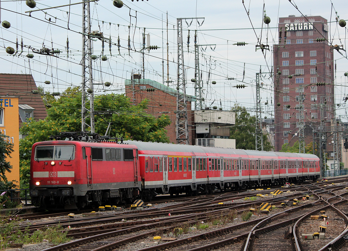 111 160-8 bei der Einfahrt in K�ln Hbf am 26.08.2013
