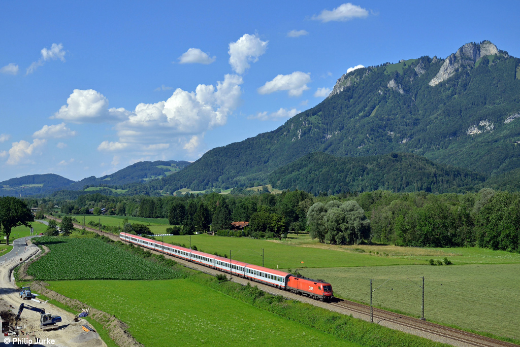 1116 147-0 mit dem EC 83 (München Hbf - Verona Porta Nuova) am 16.07.2014 bei Flintsbach.
