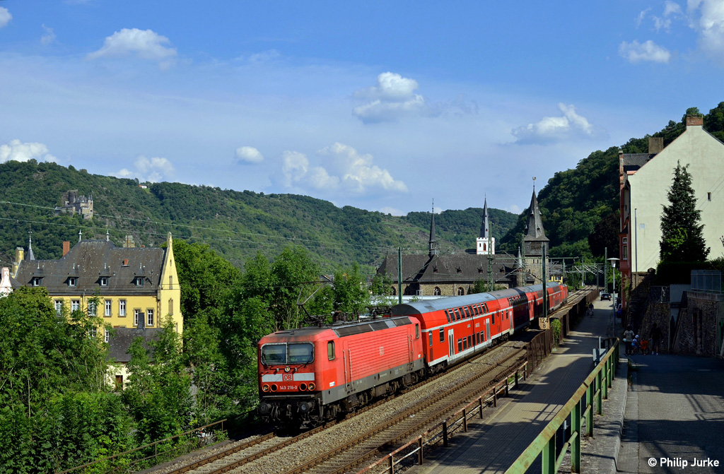 143 216-0 und 143 932-2 mit dem RE 4288 (Frankfurt(Main)Hbf - Koblenz Hbf) am 01.08.2014 bei St. Goar.
