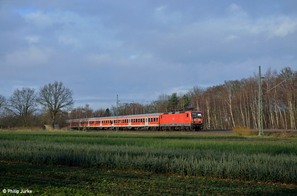 143 348-1 mit der RB 21169 (Itzehoe - Hamburg-Altona) am 13.12.2014 bei Halstenbek.
