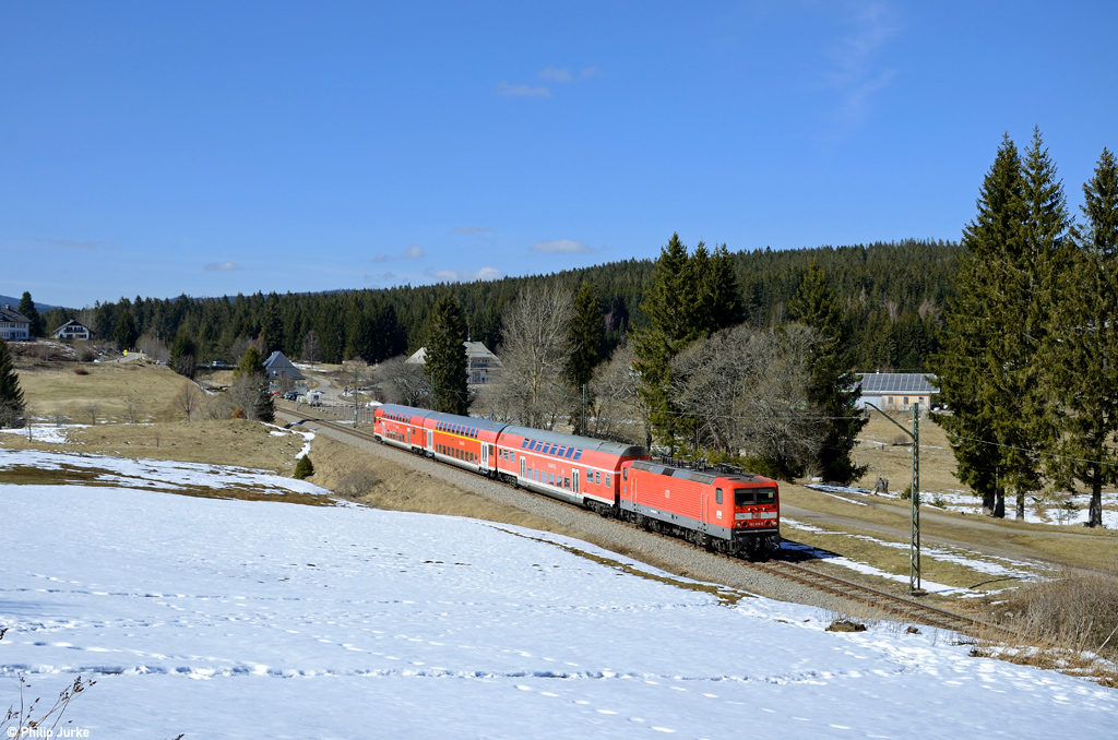 143 810-0 mit der RB 17273 (Freiburg(Breisgau)Hbf - Seebrugg) am 26.03.2016 in Altglashütten-Falkau.
