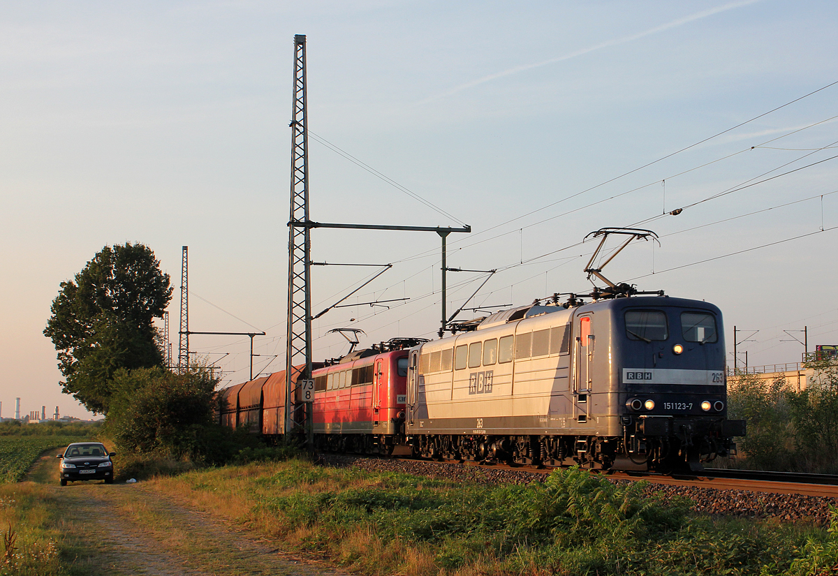 151 123-7 (RBH263) & 151 004-9 (RBH268) in Porz Wahn am 03.09.2013