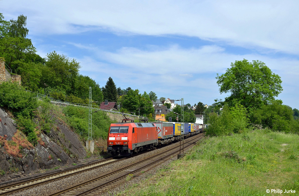 152 118-6 mit dem KT 40216 (Gallarate - Zeebrugge) am 14.05.2015 bei Neuwied.
