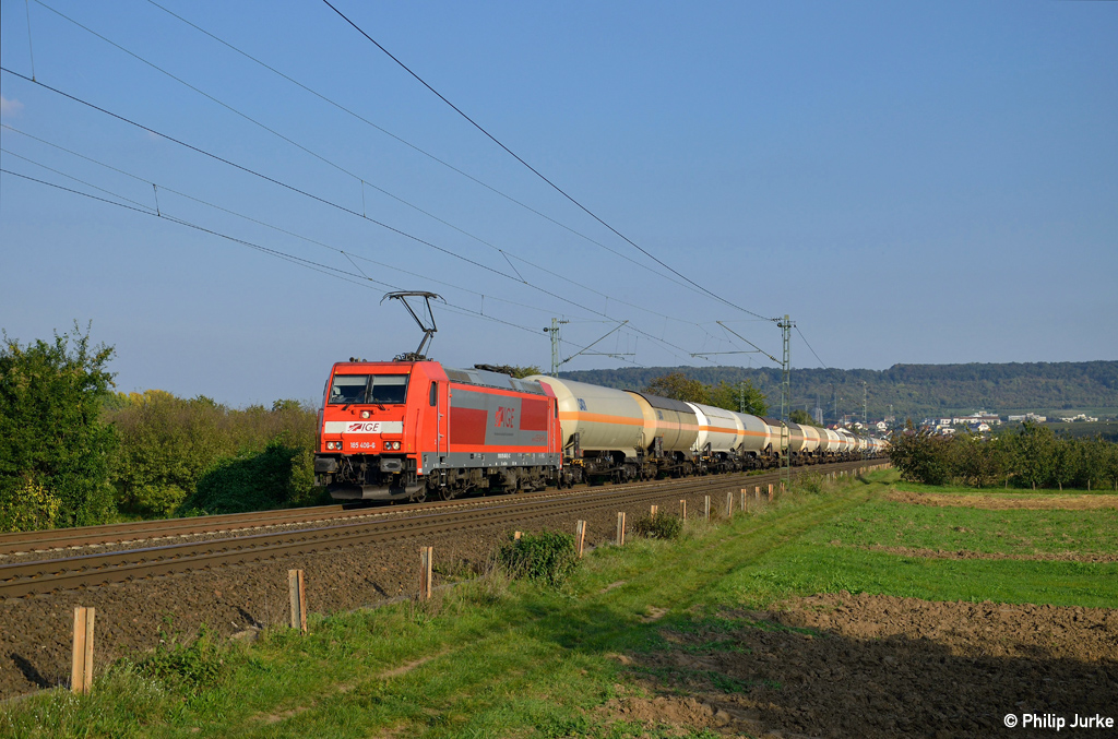 185 406-6 mit dem DGS 95122 (Münchsmünster - Oberhausen West) am 03.10.2014 bei Gau-Algesheim.
