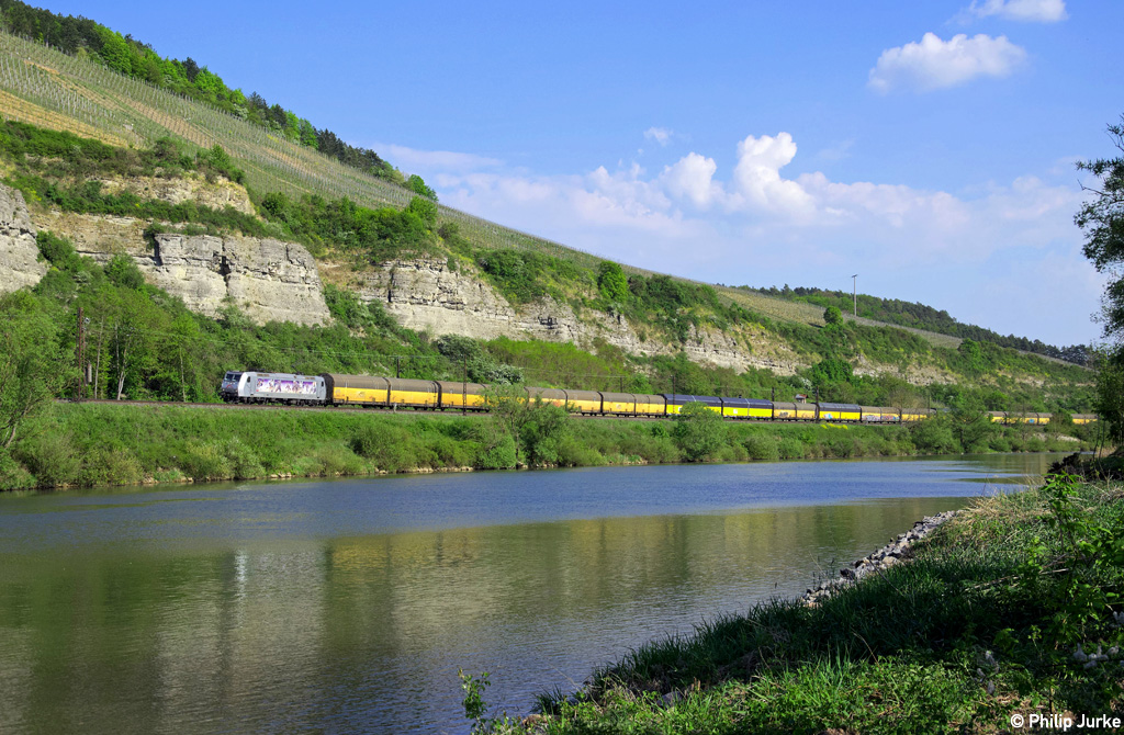 185 540-2 mit dem ARS Altmann am 24.04.2014 bei Himmelstadt.