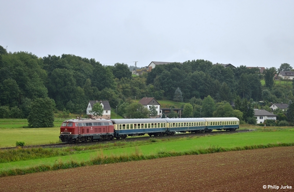 218 387-9 mit dem DPE 79388 (Marburg(Lahn) - Frankenberg(Eder)) am 13.09.2015 bei Münchhausen.
