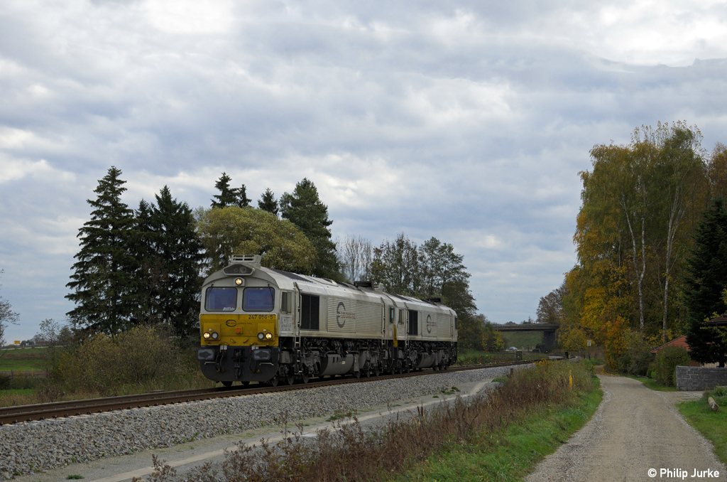 266 456-9 und 266 444-9 am 27.10.2013 bei Weidenbach.
