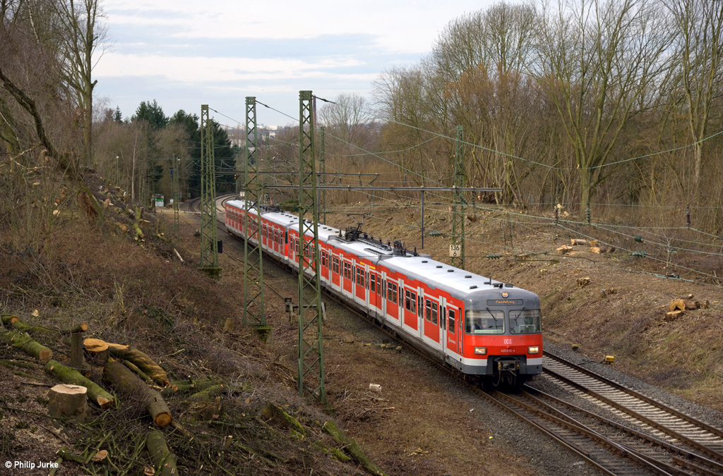 420 433-5 und 420 479-8 als S1 (Essen-Steele Ost - Dortmund Hbf) am 04.03.2017 bei Essen-Eiberg.
