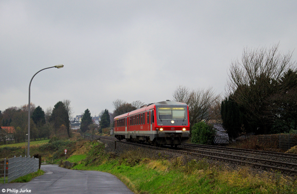 628 511-7 als RB 30784 von Remscheid nach Wuppertal am 08.12.2013 in Remscheid-Lennep.
