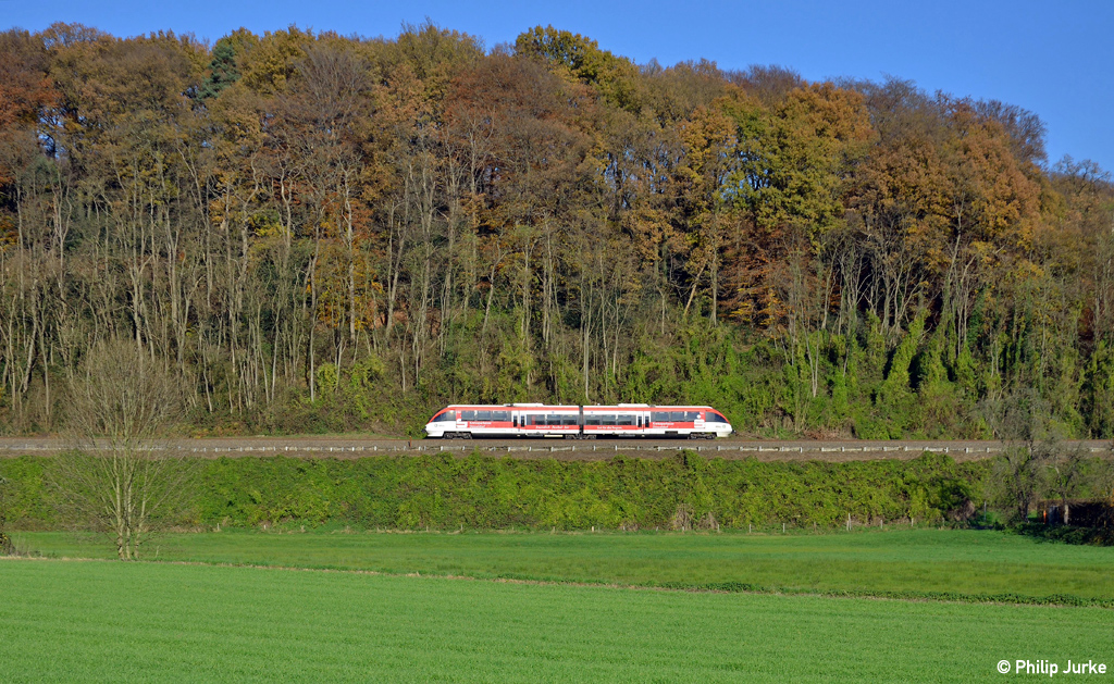 643 228-9  VT 1001  als S28 (Mettmann-Stadtwald - Kaarster See) am 24.11.2014 zwischen Erkrath Nord und Düsseldorf Gerresheim.
