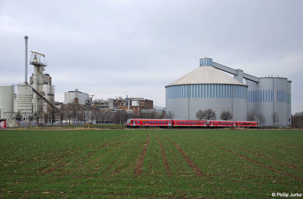 928 501-6 + 628 532-3 als RB 11614 (Euskirchen - Bad Münstereifel) am 03.03.2014 am Hp Euskirchen Zuckerfabrik.
