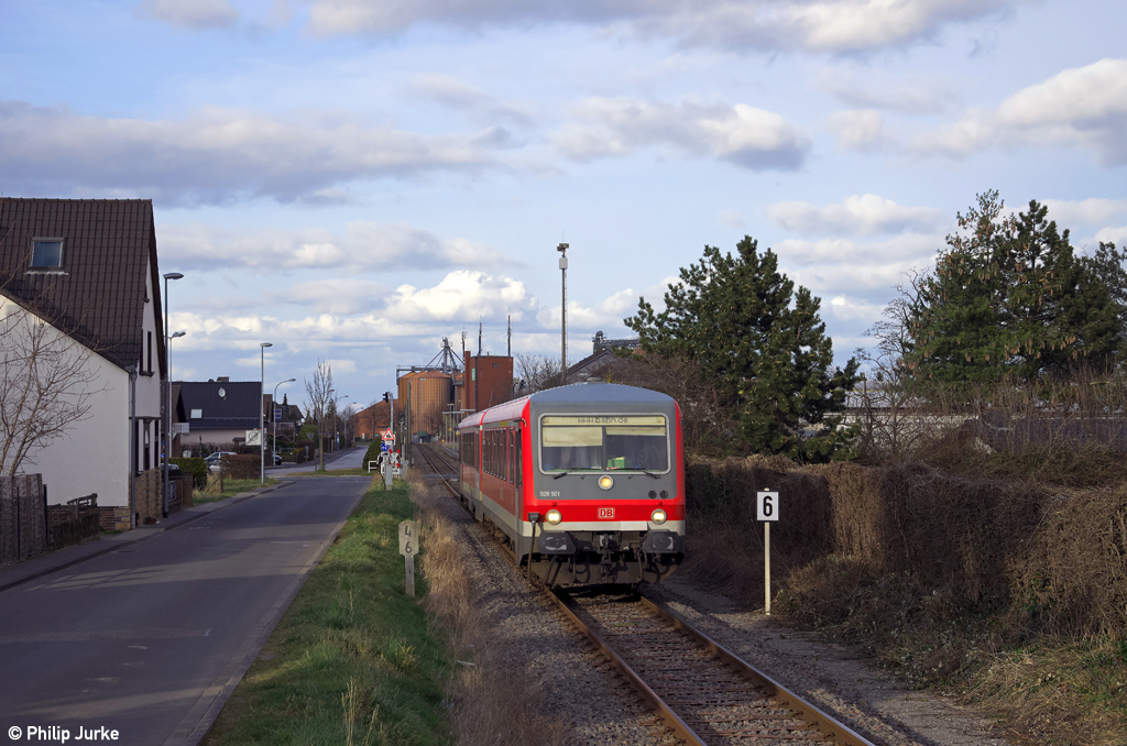 928 501-6 als RB 11654 (Euskirchen - Bad Münstereifel) am 03.03.2014 bei Stotzheim.
