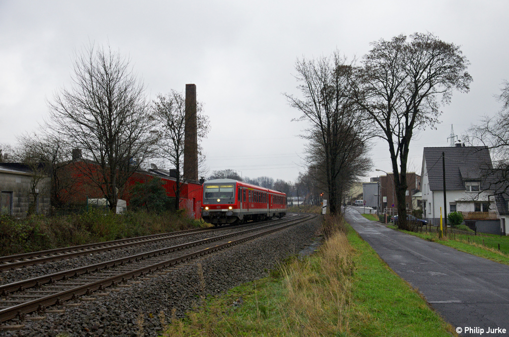 928 527-0 als RB 30783 von Wuppertal nach Remscheid am 08.12.2013 in Remscheid-Lennep.
