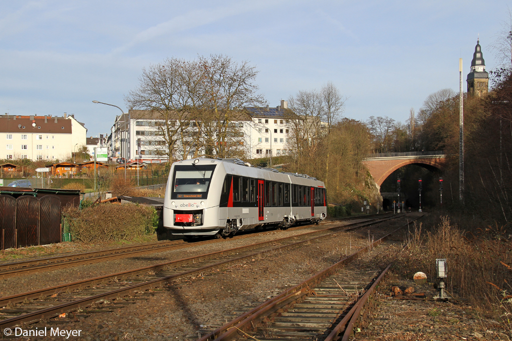 Der 1 648 001-3 (VT 12001) der abellio in Wuppertal Rauenthal am 16.12.2013