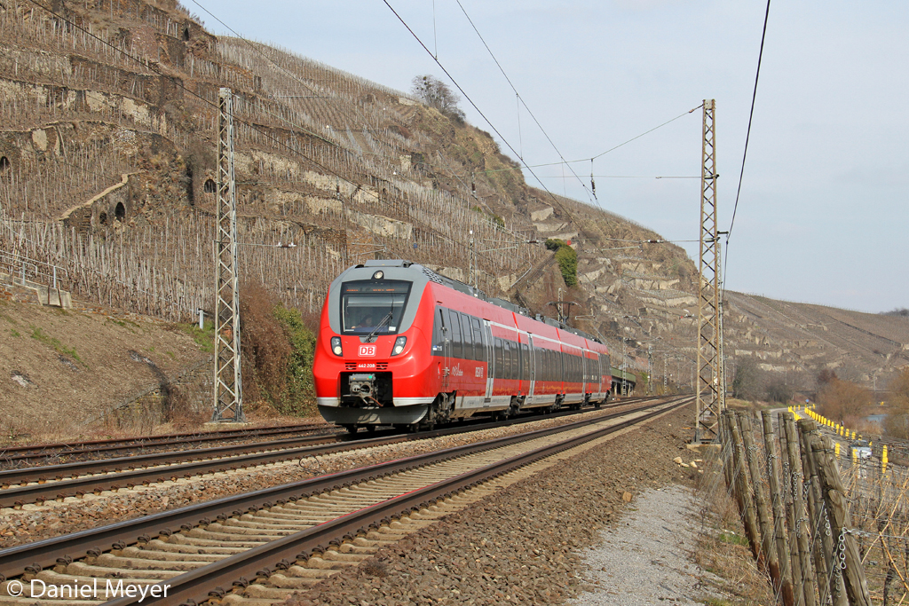 Der 442 208 in Winningen (Mosel) am 01,04,13