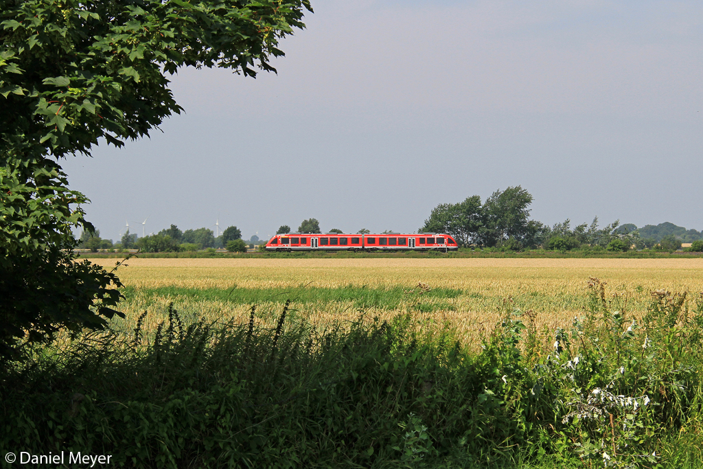 Der 648 457-9 bei Burg auf Fehmarn am 28.07.2013