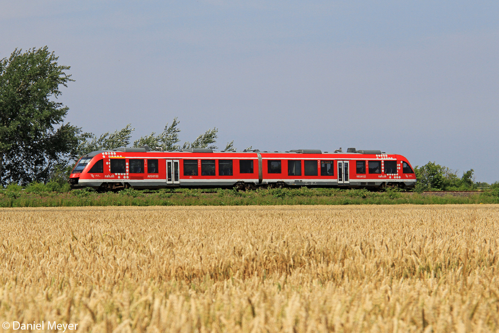 Der 648 457-9 bei Burg auf Fehmarn am 28.07.2013