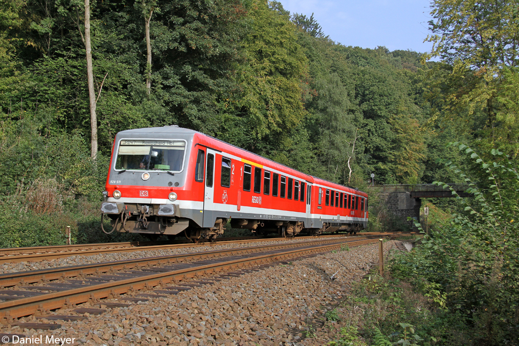 Der 928 511 bei Wuppertal-Scharpenacken am 25.09.2013 