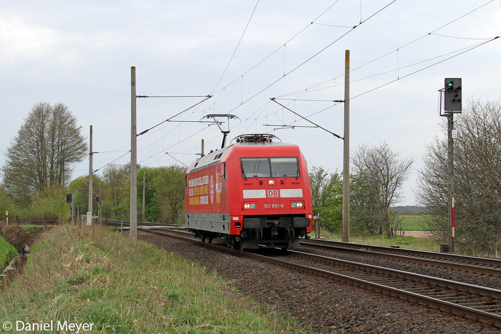 Die 101 001-6 Lz nach Neum�nster bei Quarnstedt am 07,05,13  