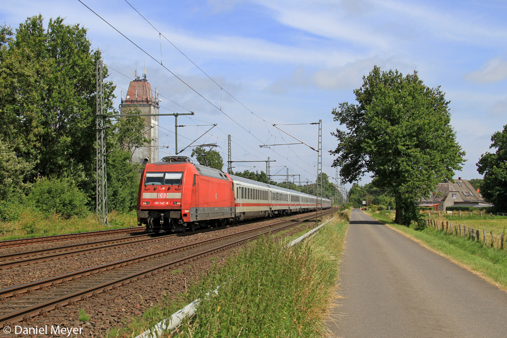 Die 101 142-8 in Brokstedt am 19.07.2013