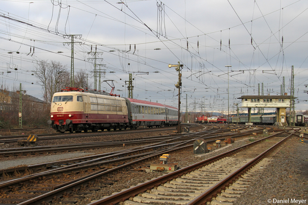 Die 103 113-7 in Koblenz L�tzel am 30.12.2013 