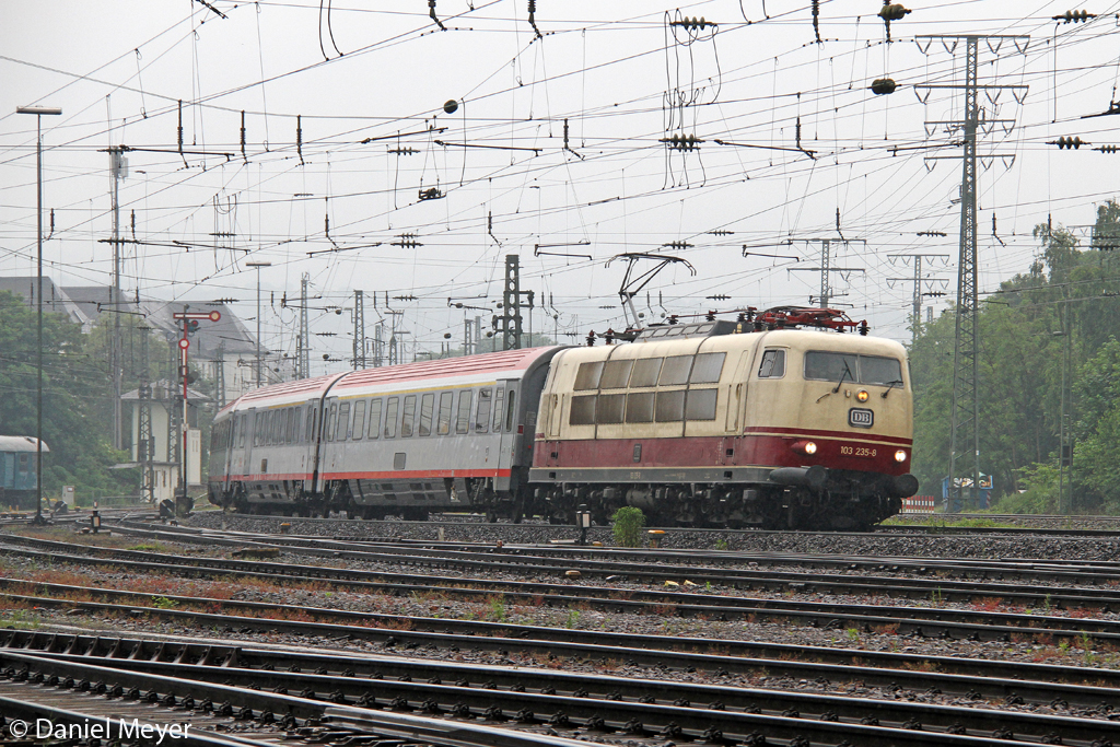 Die 103 235-8 in Koblenz l�tzel am 10.06.2013