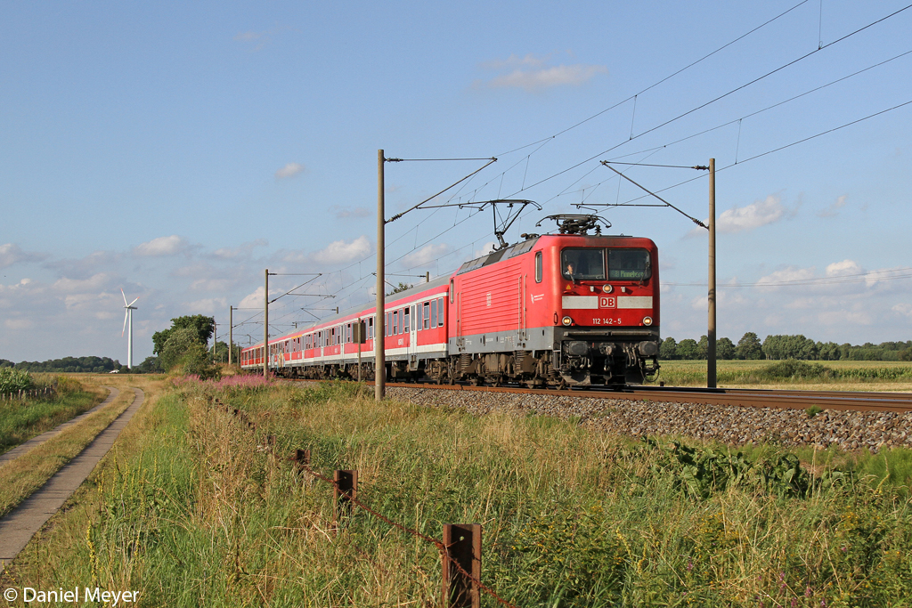 Die 112 142-5 bei Quarnstedt am 31.07.2013 