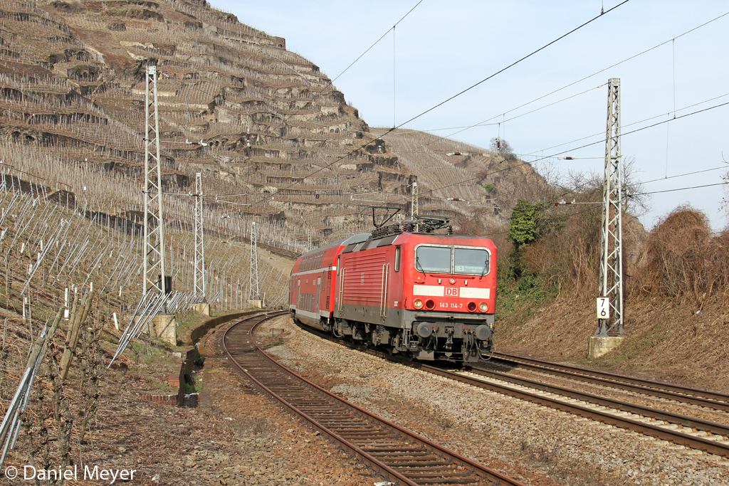 Die 143 114-7 in Winningen (Mosel) am 01,04,13