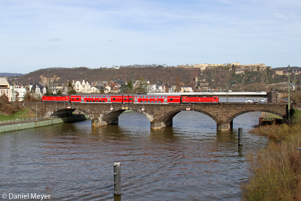 Die 143 263-2 und 143 090-9 als RB27 auf der Moselbr�cke in Koblenz am 14,04,13