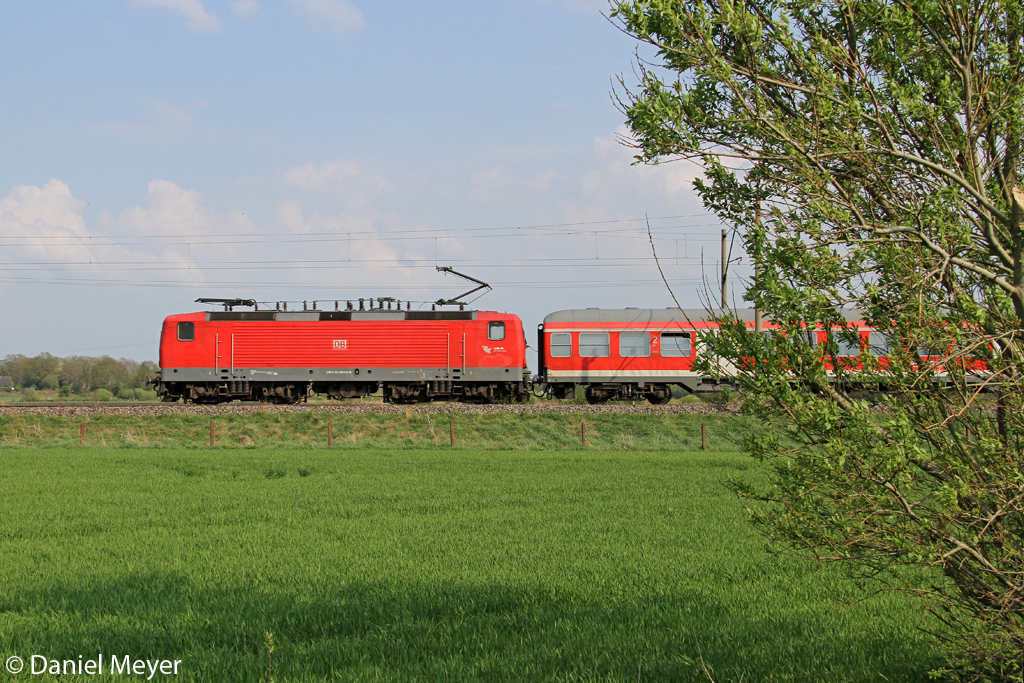 Die 143 863-9 bei Quarnstedt am 08,05,13 