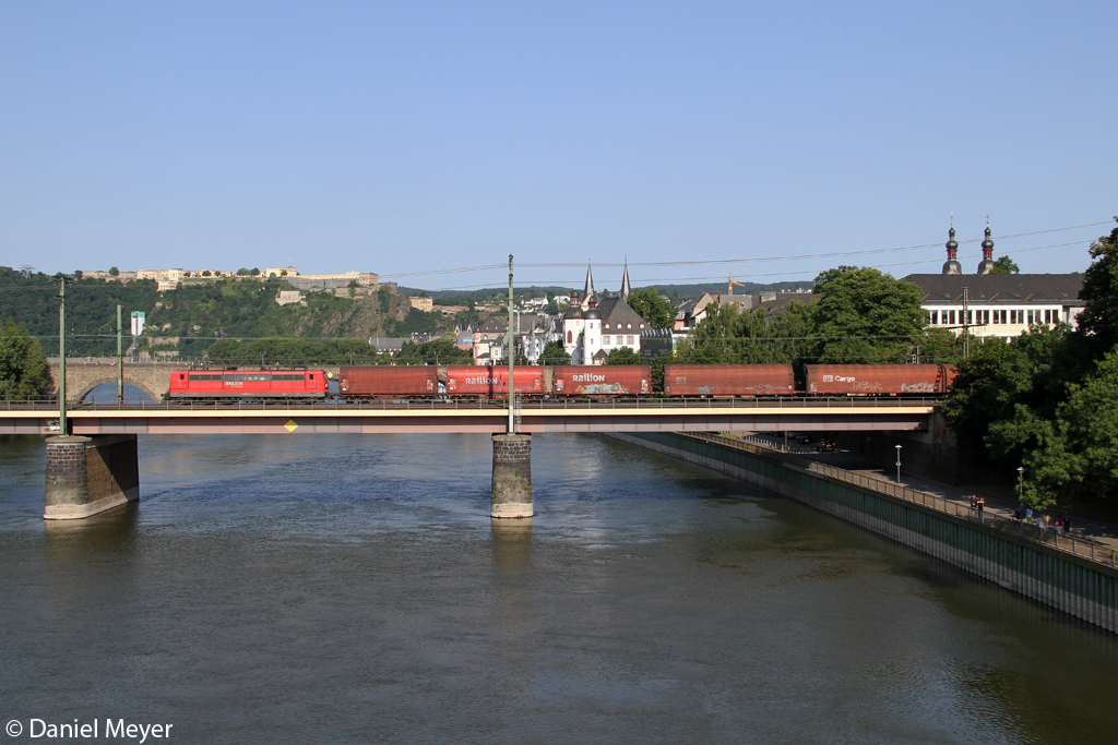 Die 151 040-3 auf der Moselbr�cke in Koblenz am 07.07.2013 