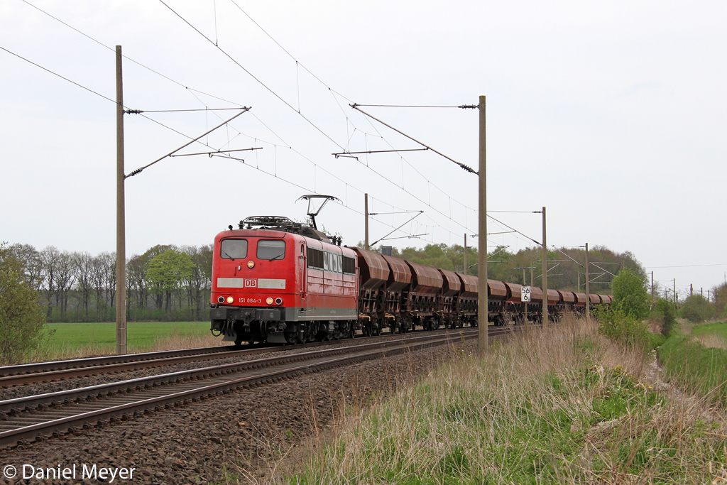Die 151 064-3 bei Quarnstedt am 07,05,13  
