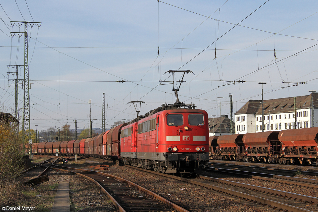 Die 151 102-1 und 151 087-4 in Koblenz L�tzel am 29.03.2014