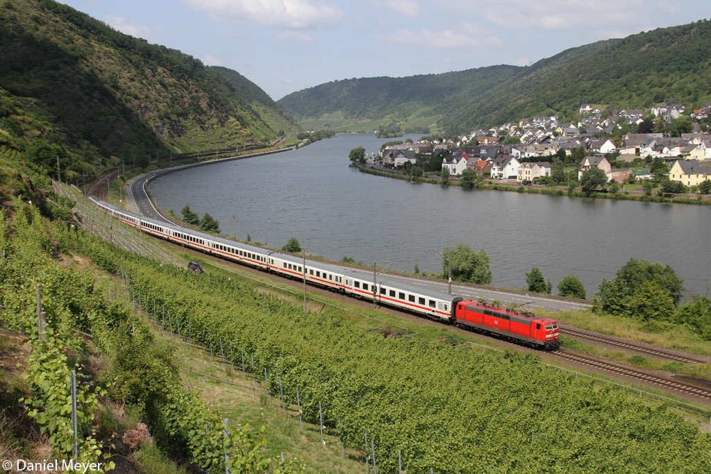 Die 181 205-6 mit dem IC nach Luxembourg in Kattenes am 11.07.2013