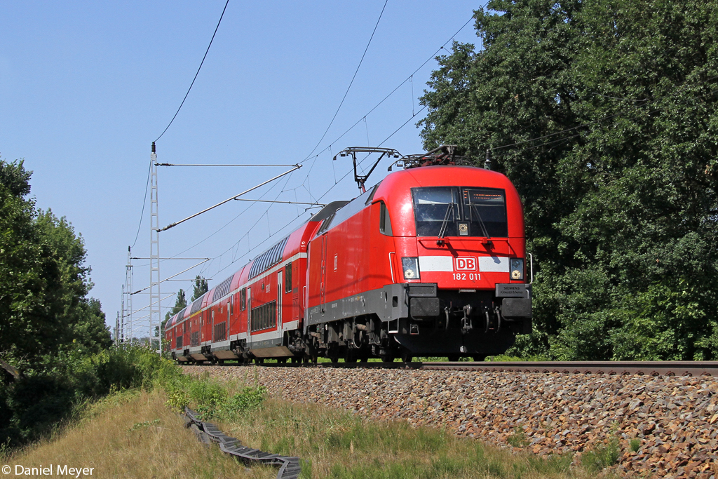 Die 182 011 in Erkner am 02.08.2013 