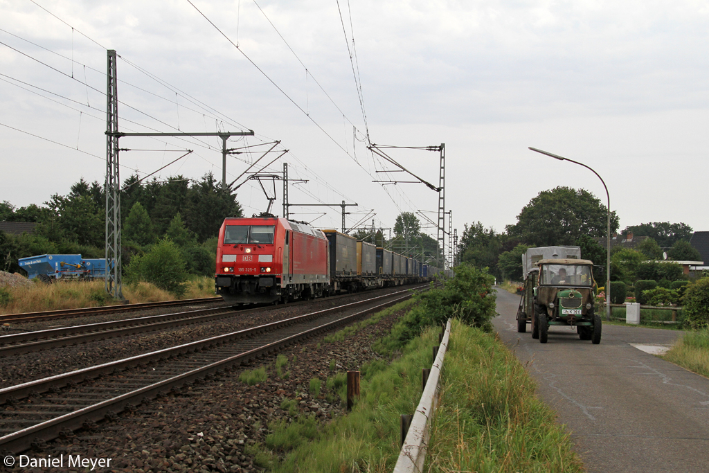 Die 185 325-5 in Brokstedt am 04.08.2013 