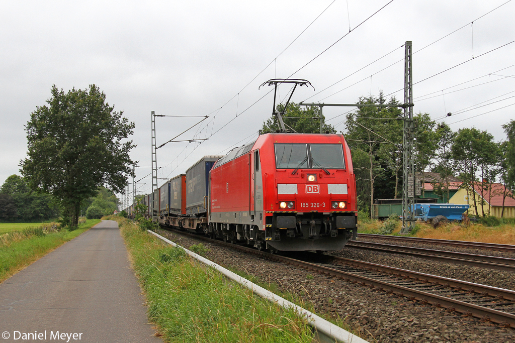 Die 185 326-3 in Brokstedt am 19.07.2013