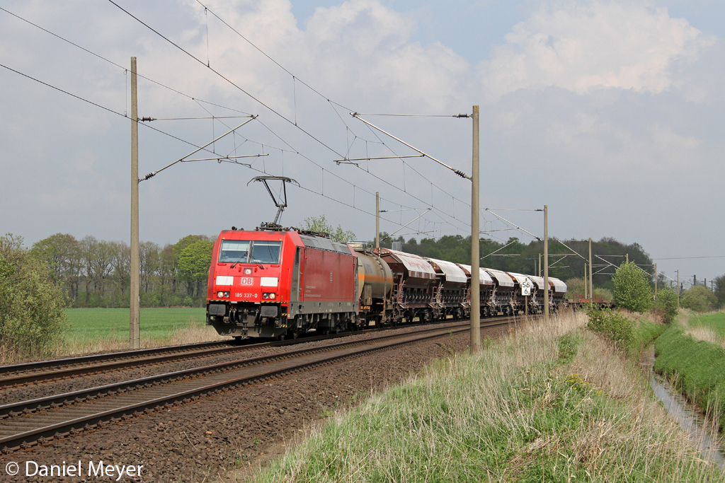 Die 185 337-0 bei Quarnstedt am 08,05,13 