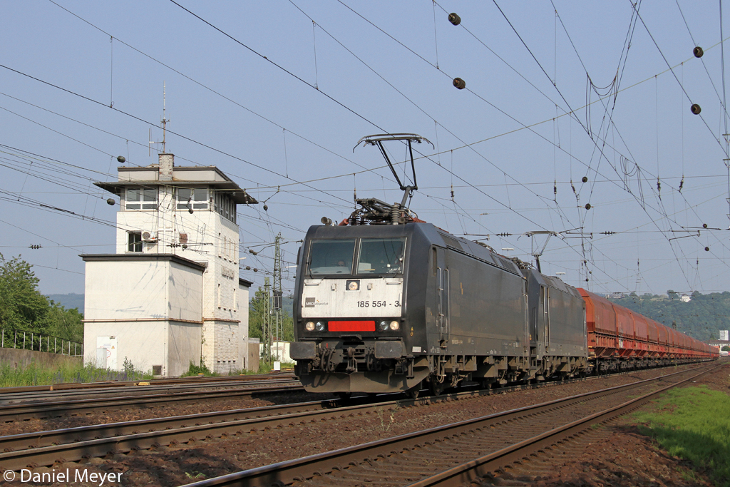 Die 185 554-3 und 185 572-5 in Koblenz L�tzel am 11.06.2013